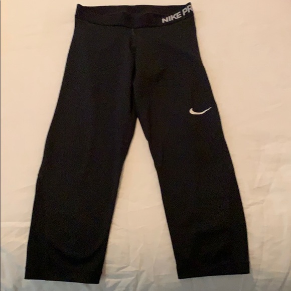 Nike crop leggings - Picture 1 of 1
